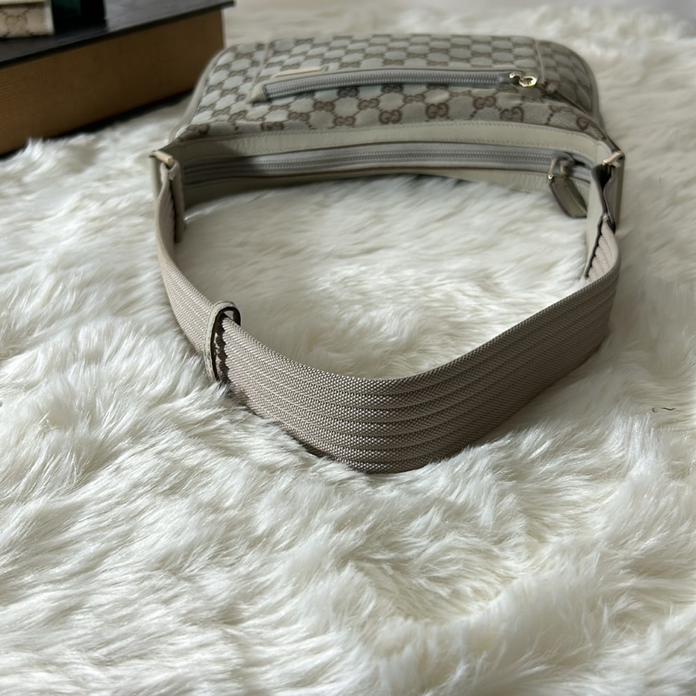 GUCCI Tan GG Canvas Shoulder Bag - Picture 5 of 12